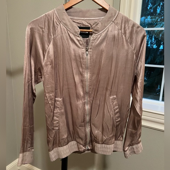 MONROW - Silky Bomber Jacket - Picture 3 of 4